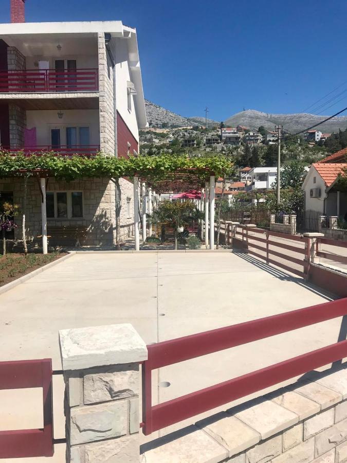 Apartmani Rada 트레빈예 외부 사진