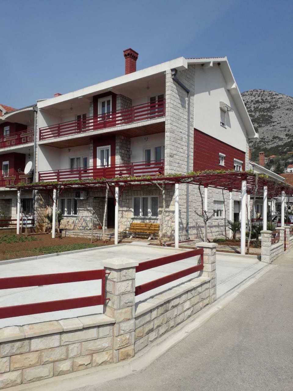 Apartmani Rada 트레빈예 외부 사진